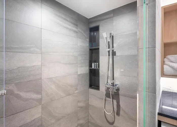 Hotel Livezen Sukhumvit 4*