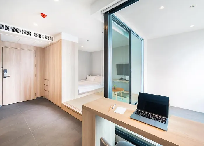 Hotel Livezen Sukhumvit 4*