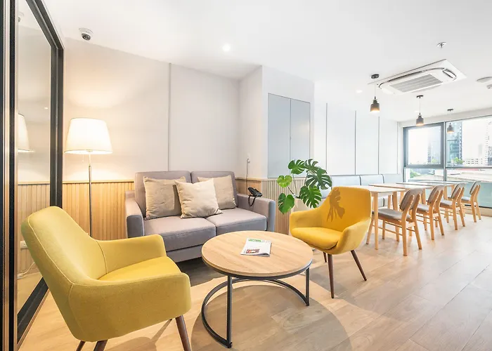 Livezen Sukhumvit Hotel