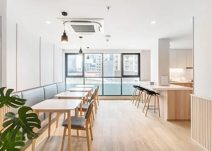 Hotel Livezen Sukhumvit 4*