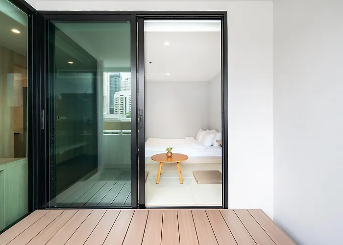Hotel Livezen Sukhumvit 4*