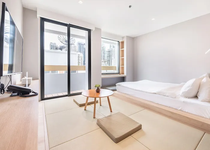 Livezen Sukhumvit Hotel 4*