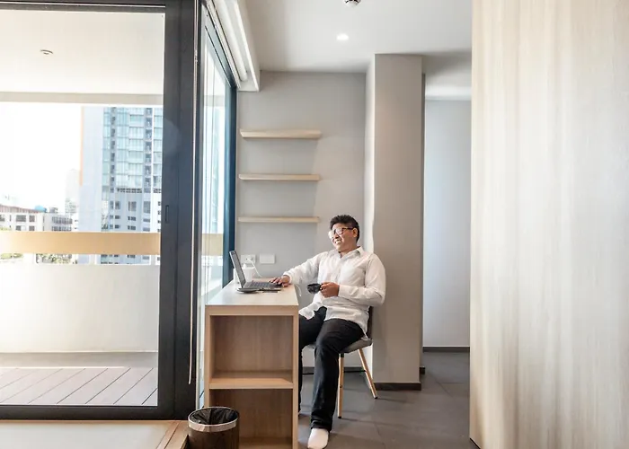 Hotel Livezen Sukhumvit 4*