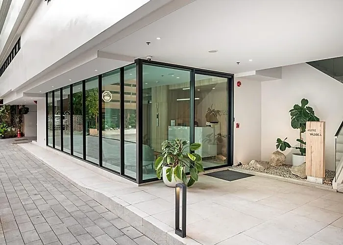 Hotel Livezen Sukhumvit 4*