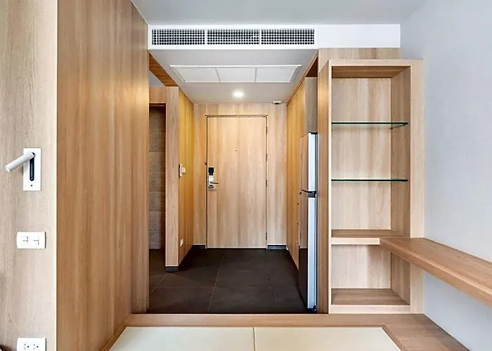 Hotel Livezen Sukhumvit 4*